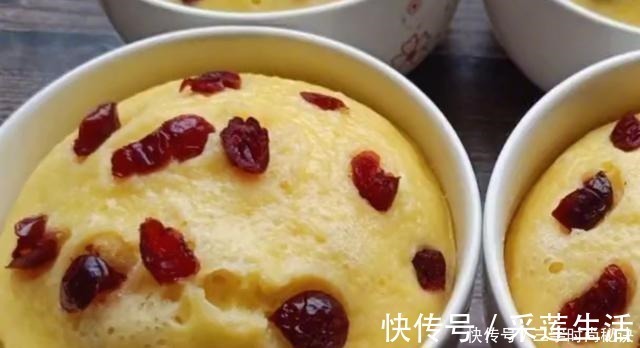 面糊|一碗玉米面两个鸡蛋，简单一搅，放锅里一蒸，比蛋糕还好吃