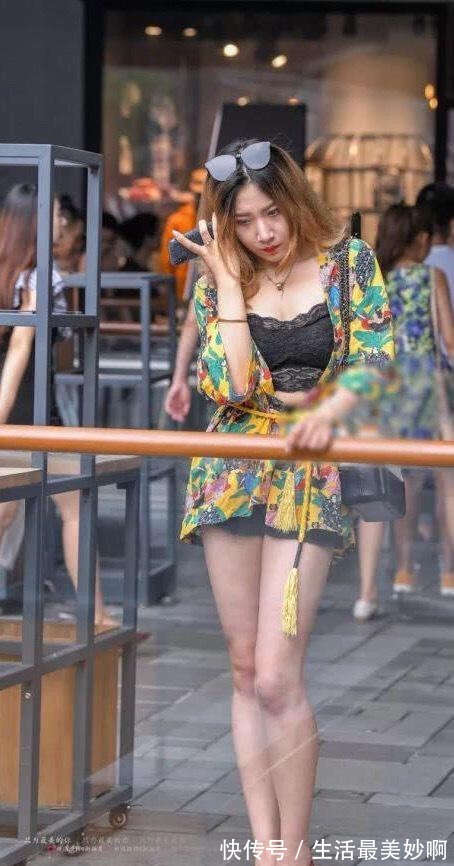 牛仔短裤 气质非凡的小姐姐约会这样穿很有仙女范,雪纺衫配小背心,太潮了!