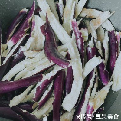 小葱|#不容错过的鲜美滋味#手撕茄子