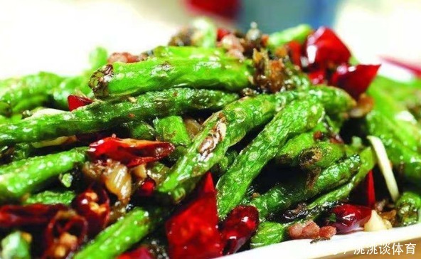 女性不想显老，要多吃以下食物，能美容养颜，提高身体免疫力