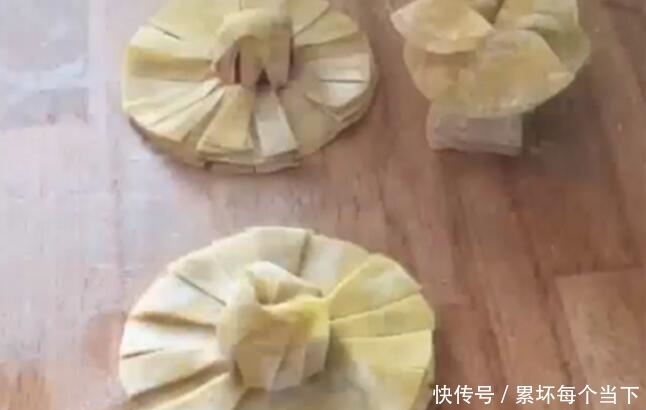 美味|饺子皮不拿来包饺子,拿来干嘛呢?可以变成美味小零食