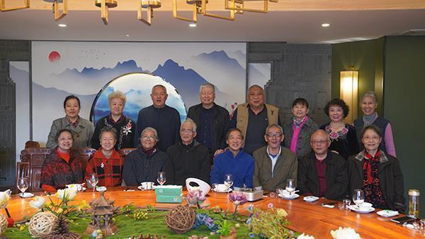 产妇|60岁高龄产妇盛海琳,不惧争议坚持产下双胞胎,现在已经后悔