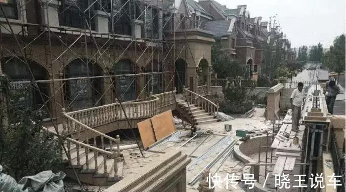 罗马柱|暴发户亲戚买了一栋别墅,装修花了600W!房子大就是任性,晒晒