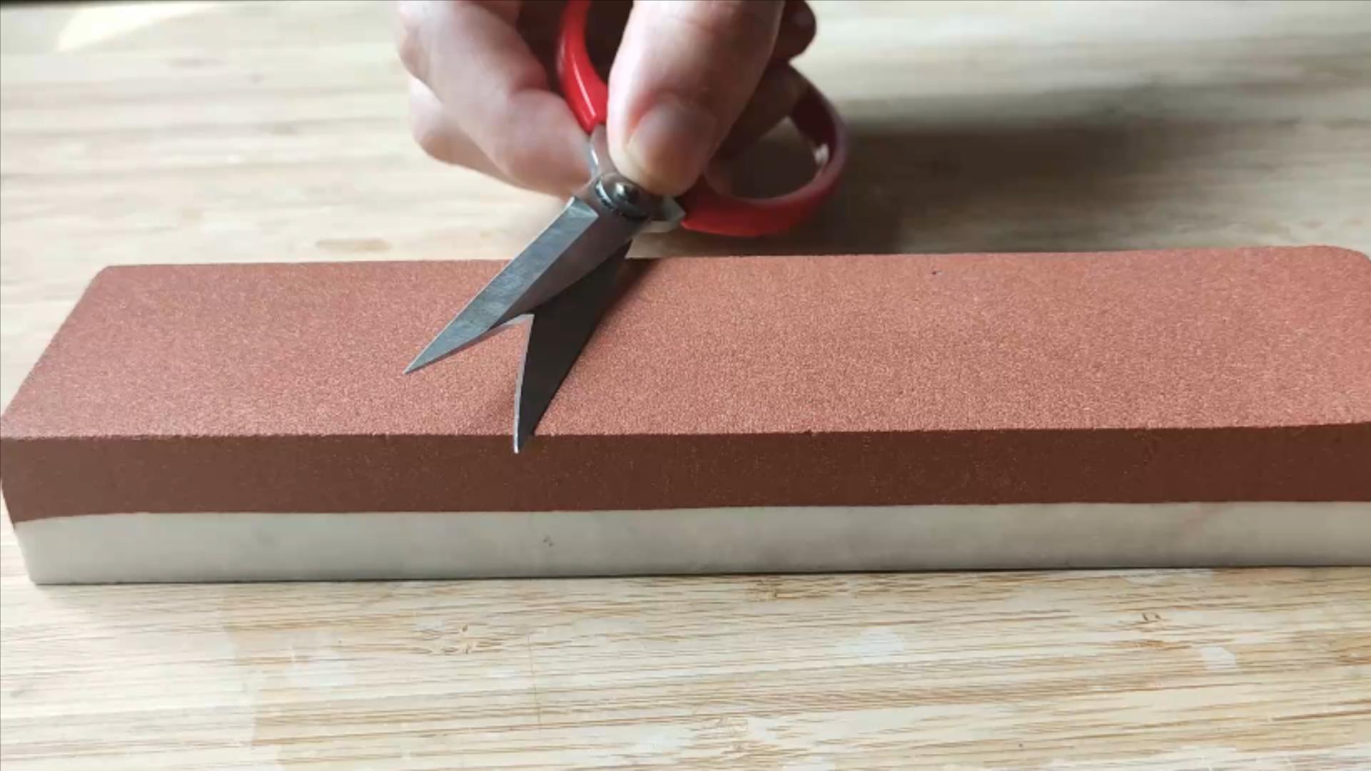 不管剪刀有多钝,学会一招,立马锋利如新,剪棉花非常轻松简单