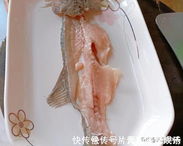 鲈鱼这样做太好吃了,肉香嫩滑,吃了几十年都没吃够,太解馋了