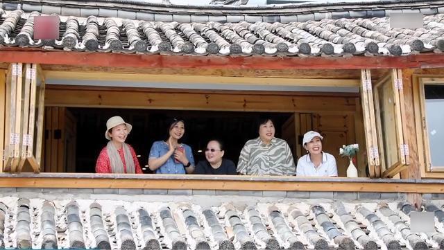 会客厅|5位阿姨抱团养老，合买520㎡老宅，花183万装成山间别墅