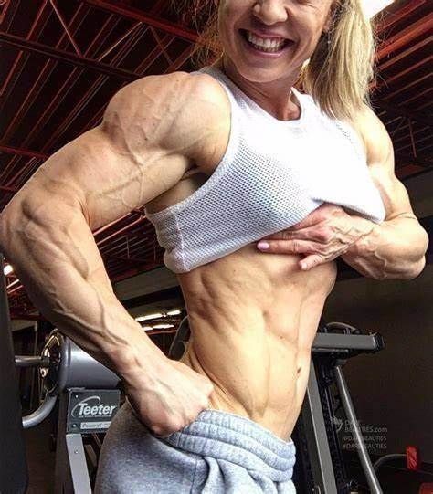 尼娜|“健美女王”自称体脂只有3%如今27岁的她,看起来比60岁还老