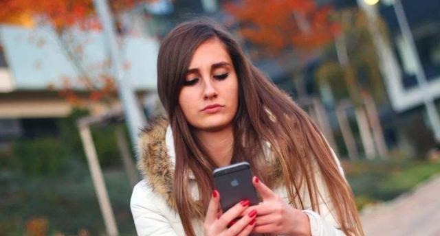 孕妈妈|孕妈妈玩手机没问题,但有4种做法尽量别做,会伤害到孩子的健康