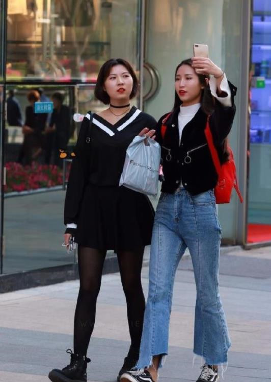  气息|街拍微胖身材的小姐姐，秀出青春活力范，尽显青春迷人气息