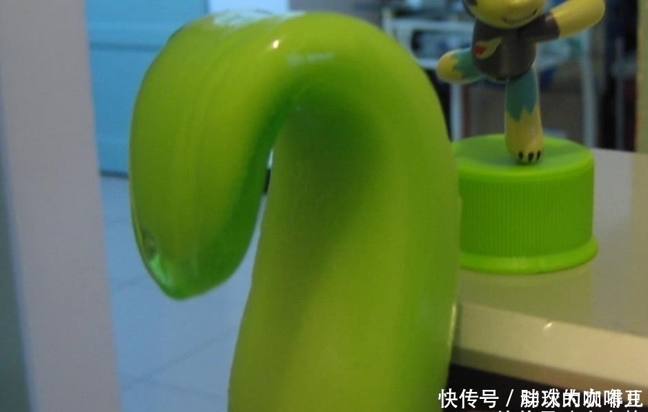 绿舌头|小卖部已经“消失”的零食,吃过3种以上的,估计都快奔三了吧