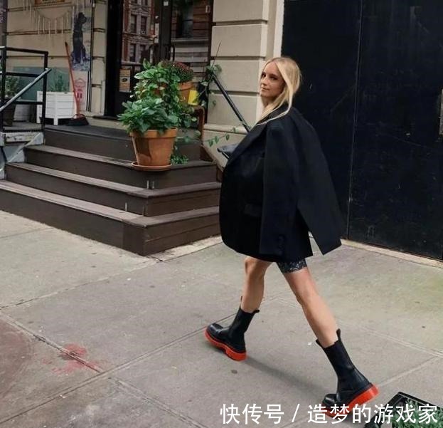 维多利亚女王 马丁靴过时了!今年最火的靴子是它,好搭又高级,明星大咖都在穿!