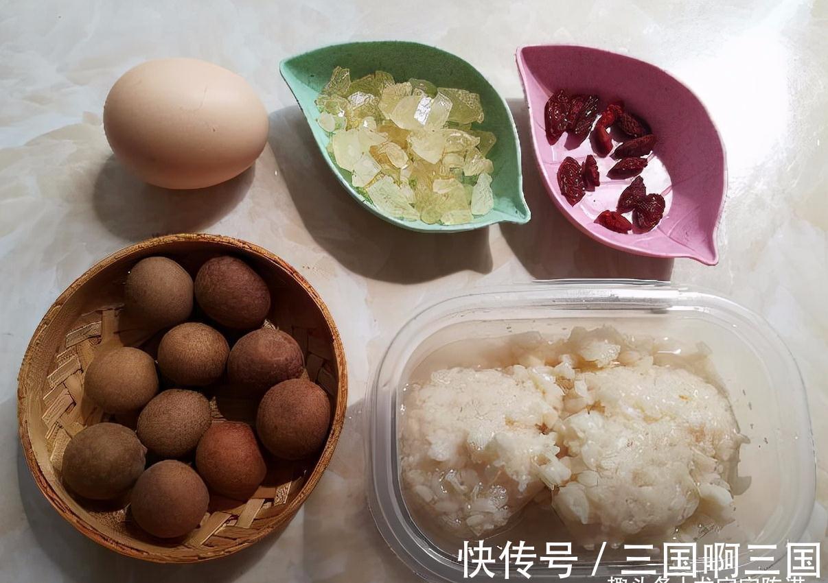 立冬前后天气冷，早上喝一碗它，暖胃养血，常喝皮肤水灵气色好