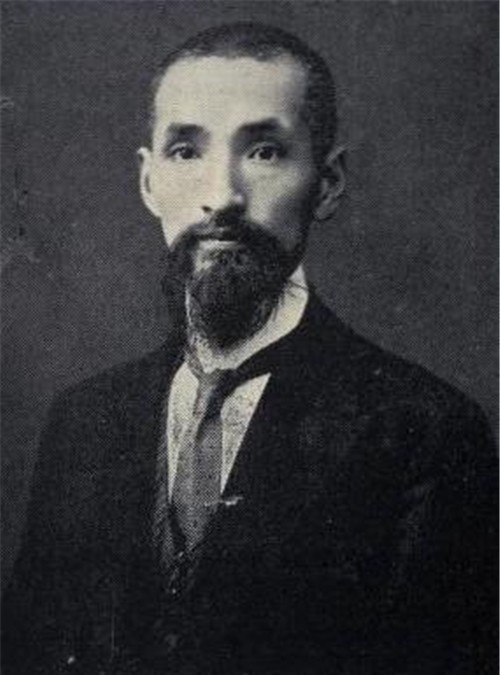 因小妾连诞4子,丈夫将原配母女赶至后院,不料女儿却家喻户晓