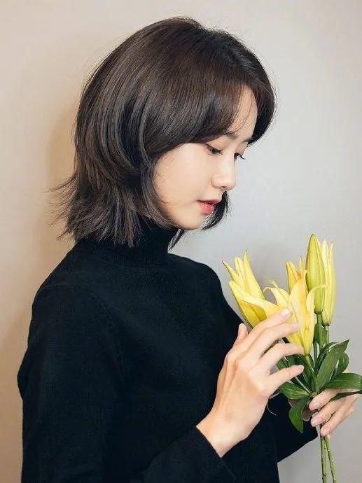 今年流行这4款短发，时髦不挑人，脸还小一倍！