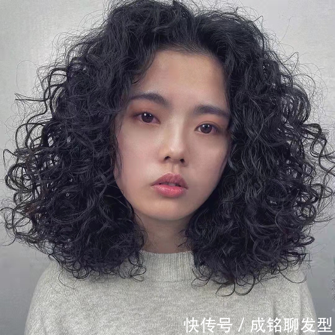 卷形|羊毛卷已经过气了,今年流行烫“巴西卷”,时髦的小姐姐已经上头