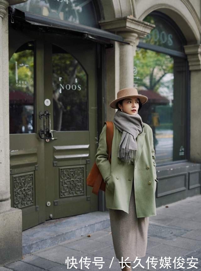 大衣的贵气,还需要“靴子”来演绎,学三木的穿法,你也时髦高级