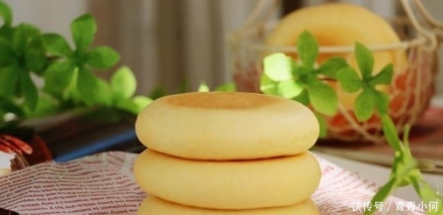 1碗面粉，2个鸡蛋，不加一滴水，松软香甜，比面包还营养好吃