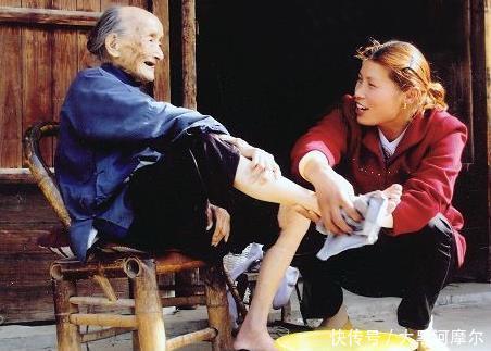 赶走|泡脚的时候放点此物,赶走身体里“湿气”小肚子没了,睡觉香了
