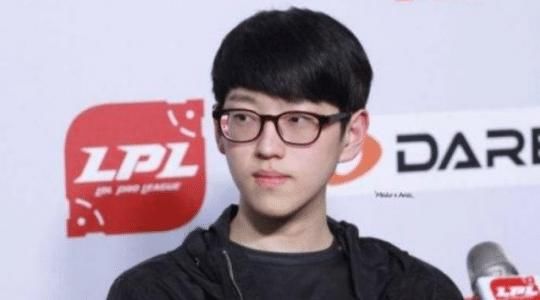 Scout|大腿都绝望了？Scout接触LCK战队引热议：小学弟想去S赛，EDG不想
