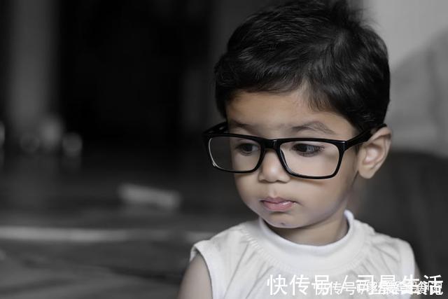 小男孩|7岁男孩cos哪吒神还原,妈妈都被折服还是给娃培养一门兴趣吧