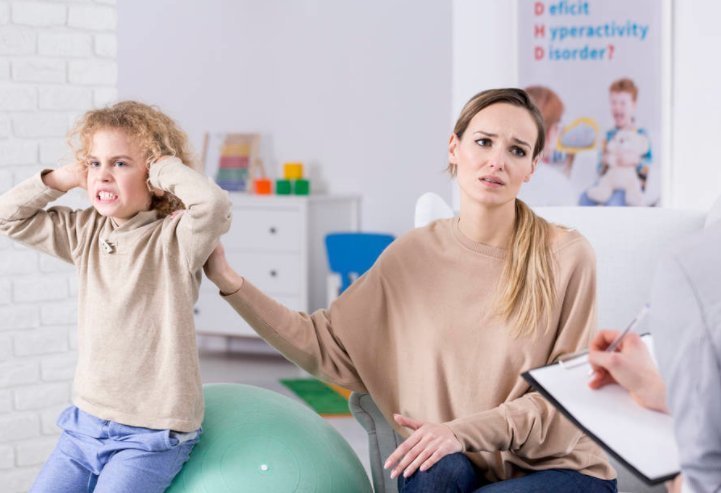 老爸|“年轻老爸”走红,接孩子被误认为是男友,网友孩子妈怎么想