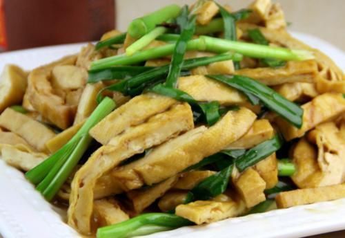 食药同源|韭菜加一宝,每天炒一盘,腰不酸了,腿不麻了,睡眠越来越好!