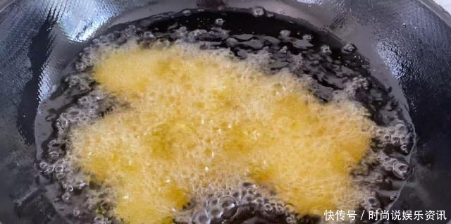 土豆不要再炒土豆丝了,教你新做法,家人都抢着吃,太香了!
