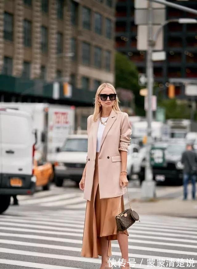 秋冬 秋冬衣服怎样选关键看“颜色”！今年流行这5种，减龄又百搭！