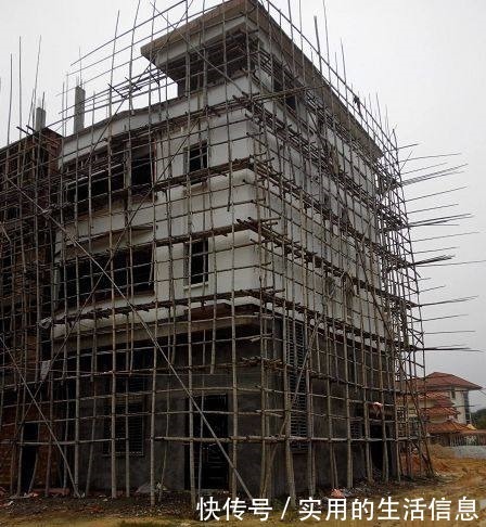 建房子|晒晒我家和屋后邻居家的别墅,一栋小复式,另一栋是数百万的庄园!