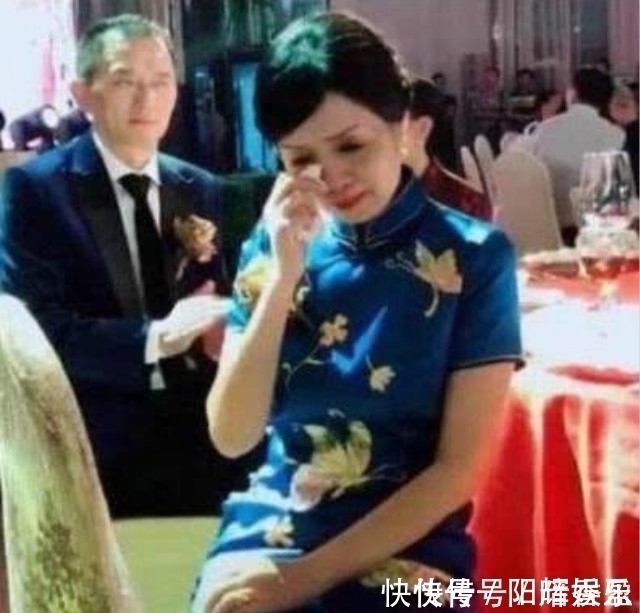 改装 最美“旗袍”妈妈厉害了，XS码改装旗袍都能穿下，亲家母都要嫉妒