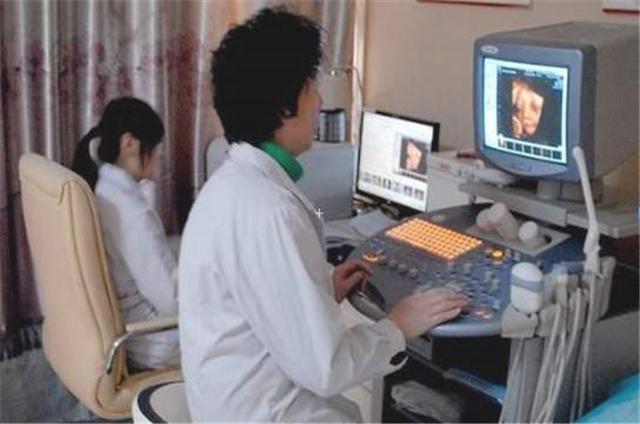 四维彩超|孩子腹中“比心”火了,四维彩超下的孩子动作暖心,医生:太有爱