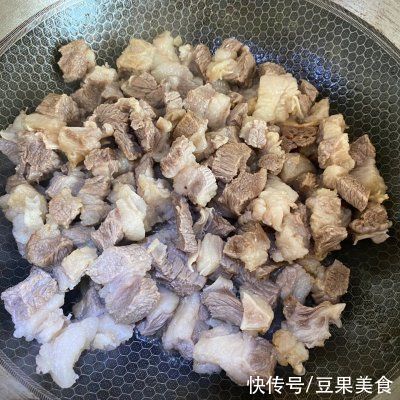 开运年夜菜“牛气冲天”，番茄土豆炖牛腩汤汁浓郁，营养美味??