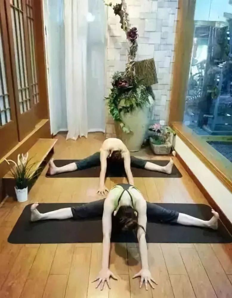 髋关节|睡前这样趴10分钟,等于跑步1小时,一周瘦7斤,腰细了