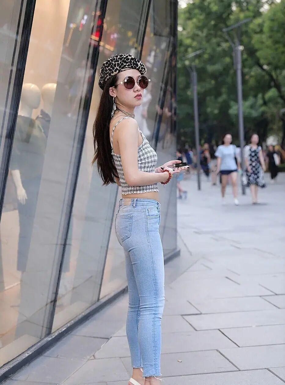 短裤大势已去了,今夏刮起了“牛仔风”,跟着三木穿时髦又显瘦