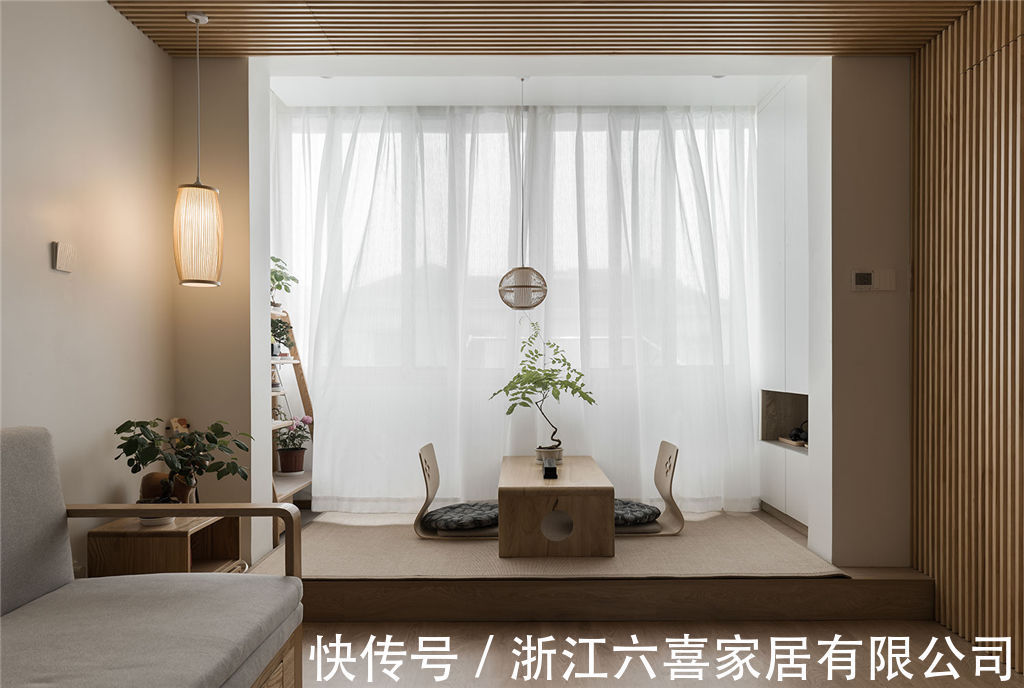 玄关|平面设计师的家｜探索过一切华丽的色彩和线条，回归最质朴的自然栖居世界！