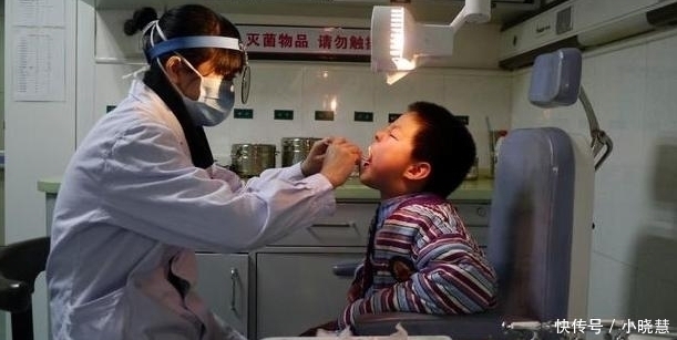 鱼刺卡喉|鱼刺卡喉咙别急着喝醋,只需含一片“它”,鱼刺自己“跑出来”