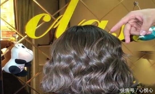 头发|头发太少的人,不建议留长发!剪短烫个蛋蛋卷,时尚还显女人味