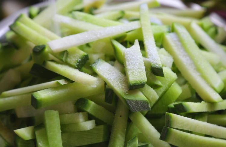 天冷了多晒些萝卜干,香辣开胃,教您详细做法,一次做成功不用买