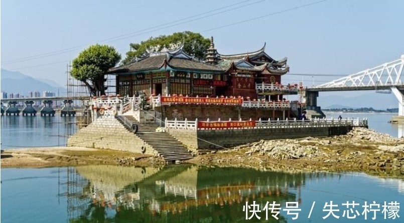 金山寺|中国最奇妙的千年古寺：漂浮在水上，宛如仙境，游客趋之若鹜