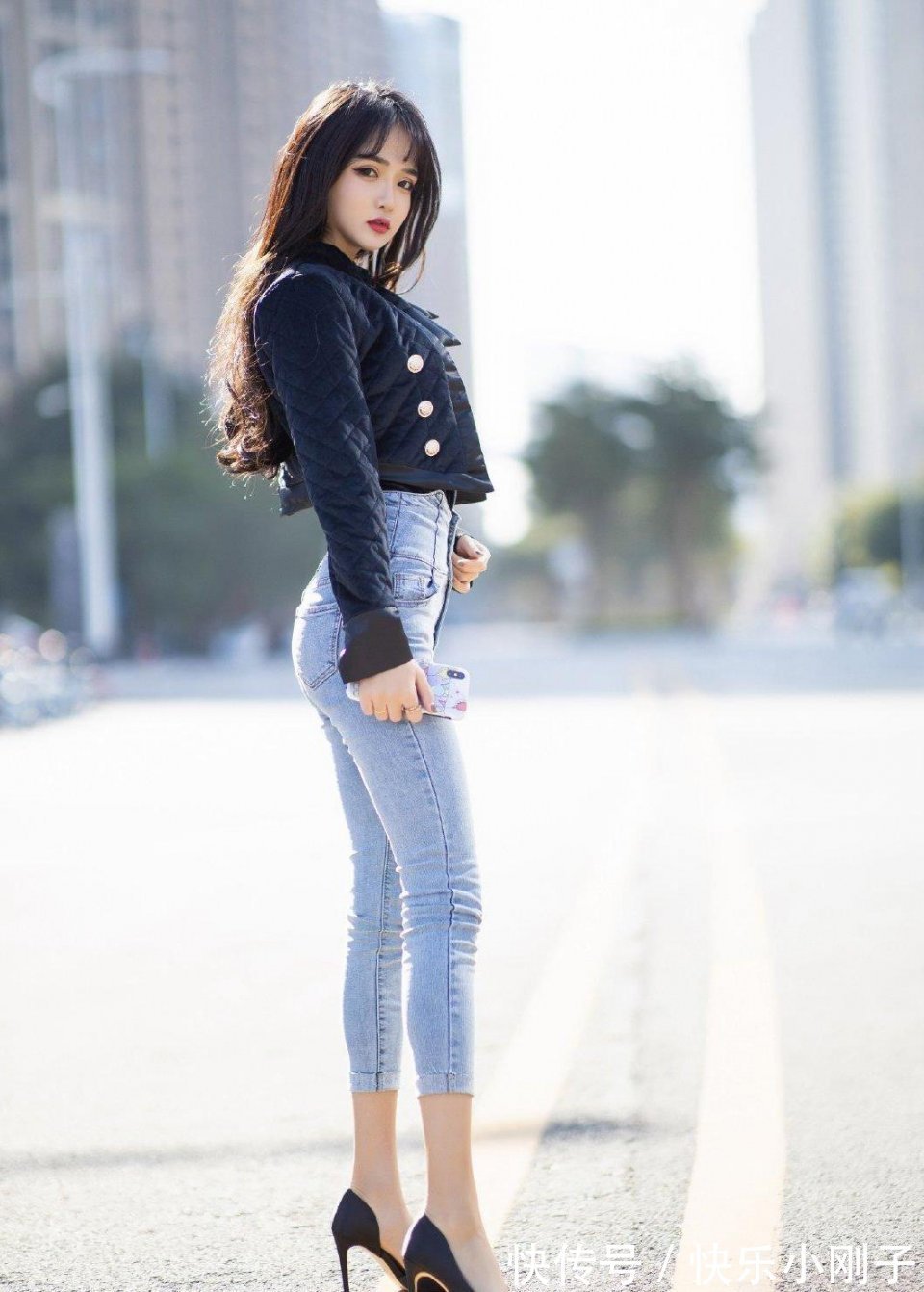 可爱|非常有气质的小姐姐,散发出简约随性的可爱,因为时尚的穿搭