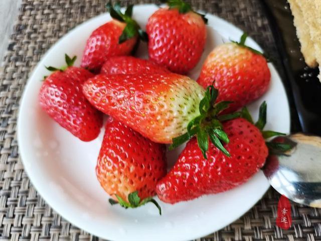 老两口的早餐,只因提前有了准备,不慌不忙地吃上丰盛的早餐