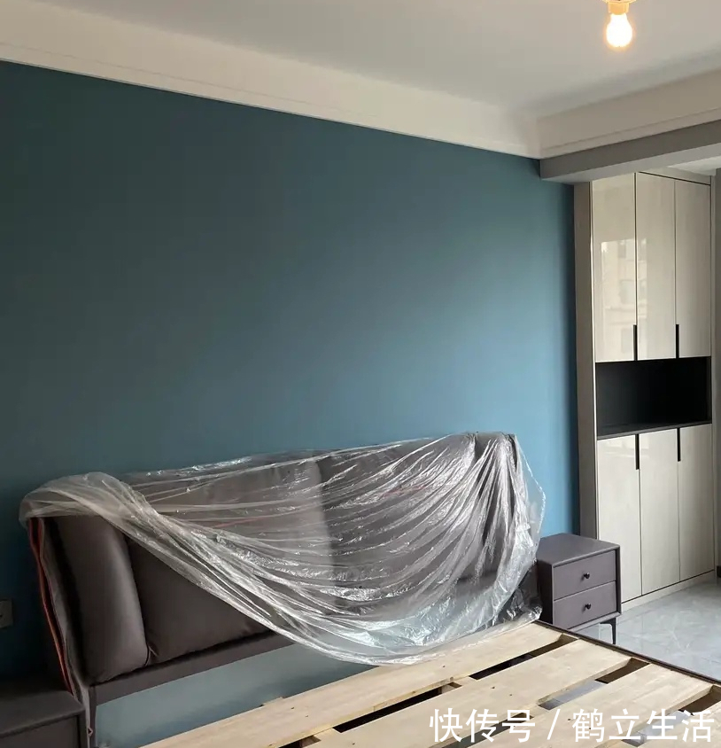 腻子|墙面和顶面刷完乳胶漆之后怎么做养护才能使乳胶漆不开裂?