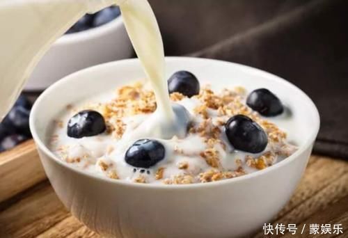 女生空腹坚持“吃4物”,体重悄悄往下降,还可逆袭“精致脸”