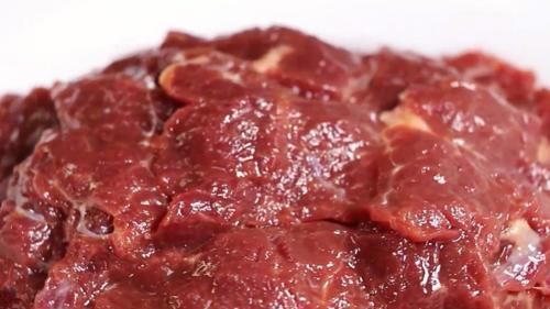 腌牛肉|腌牛肉时，切记不要加酒跟盐，分享一个做法给你，鲜嫩不出水