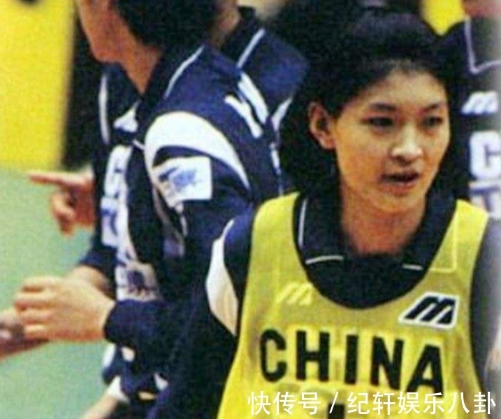 排球|女排天才毁约赴美深造,郎平镜头前哽咽声明,宣布她被永久除名