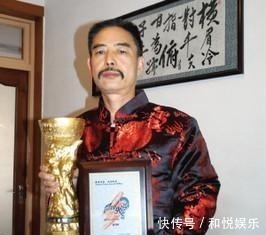 印刷体！65岁老人挑战邵岩，苦练“射墨”25年，一根针管射出标准印刷体