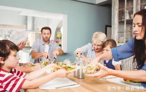 孩子|刚满岁的宝宝只喝奶奶熬的粥,妈妈感觉有蹊跷,尝了一口勃然大怒