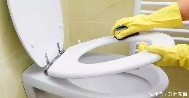 怎样清洗马桶和便池上黄色污垢?教你几招告别又黄又脏!