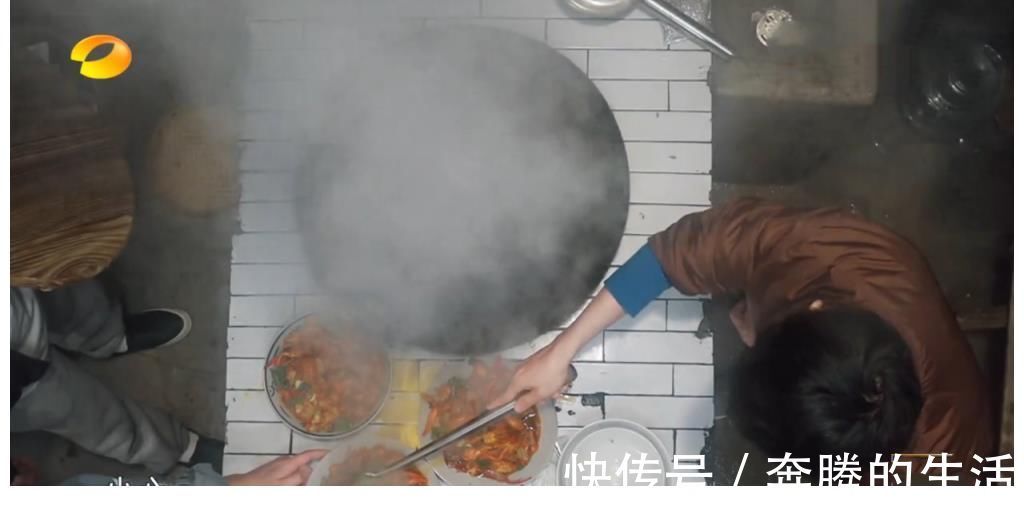 黄磊又黑脸?陈赫点名要小龙虾却剩下半盘,豪华食材恐失了初衷