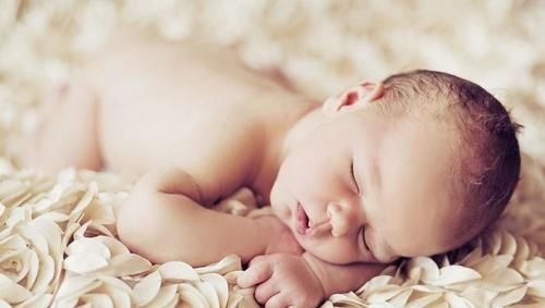 高鼻梁|不要对月子里新生儿做9件事,家长早知道早避坑,别影响娃的发育